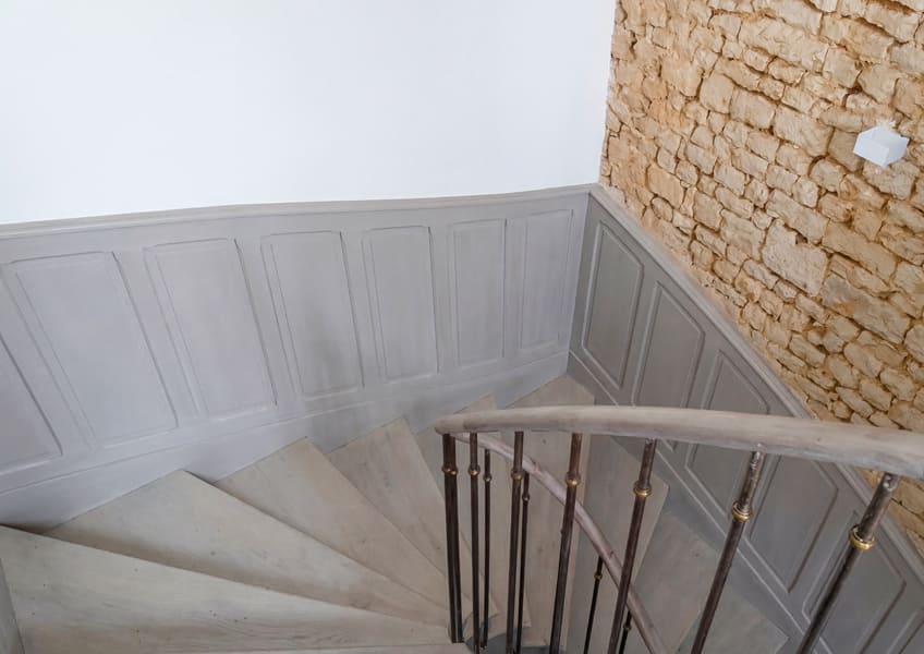 Rénovation d'escalier bois et mur en pierre - Menuisier agenceur Vigneux-de-Bretagne